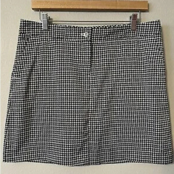 IZOD Golf Skort Size 8 Houndstooth Black and Stretch Performance Golf Tennis - Picture 9 of 9